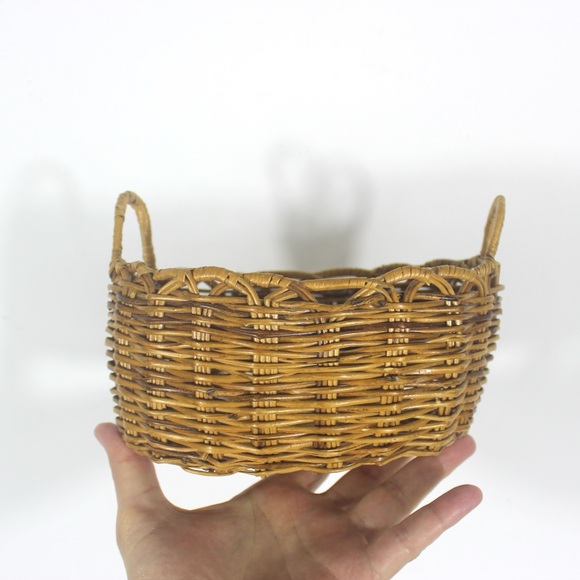 Small Vintage Hand Woven Basket with Handles - Picture 7 of 8
